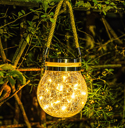 Dobro iskoristite lampe na solarni pogon kako biste stvorili toplu i ugodnu atmosferu na balkonu.