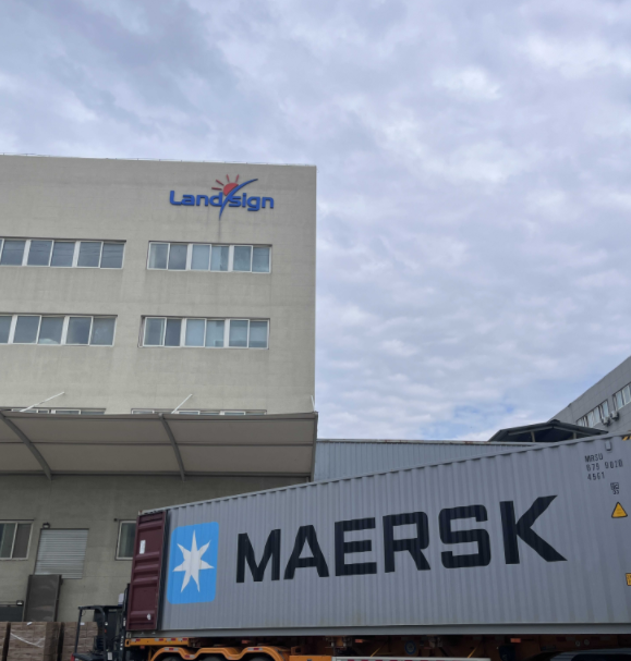 Ranojutarnji utovar i otprema kontejnera počinje u Landsignu